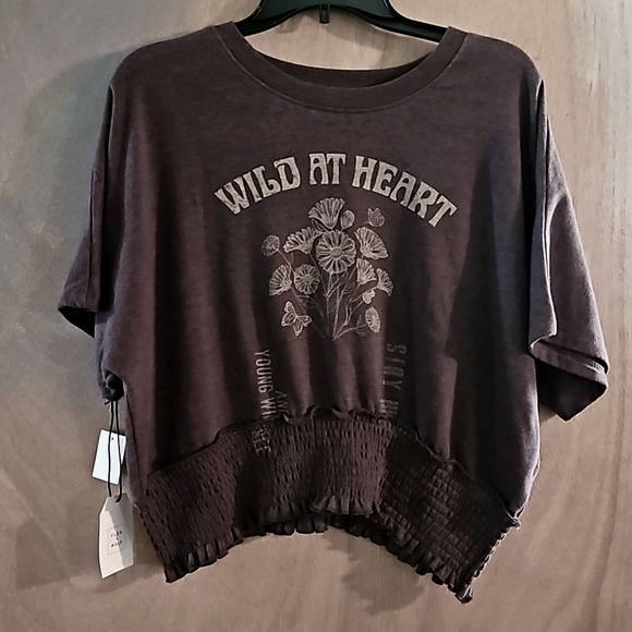 CLEO + WOLF WOMEN'S WILD AT HEART SMOCKED GRAPHIC TEE - Picture 2 of 3